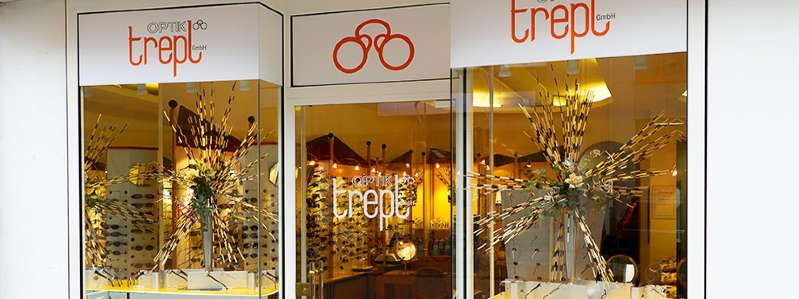 Eingang Optik Trepl in Augsburg